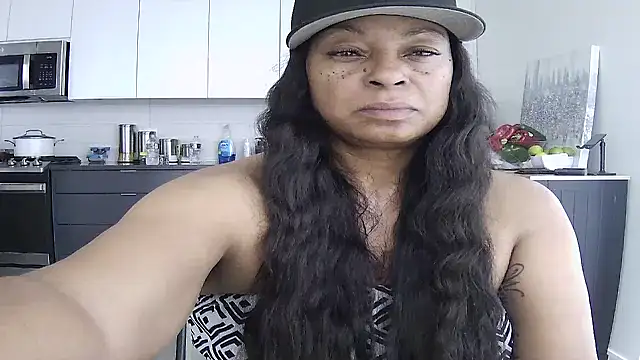 MSweetLindaParks online show from August 5, 2:31 pm