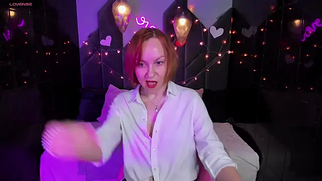 Snapshot of NikaGentle chatting on February 13, 8:38 am NikaGentle online show from February 13, 8:38 am