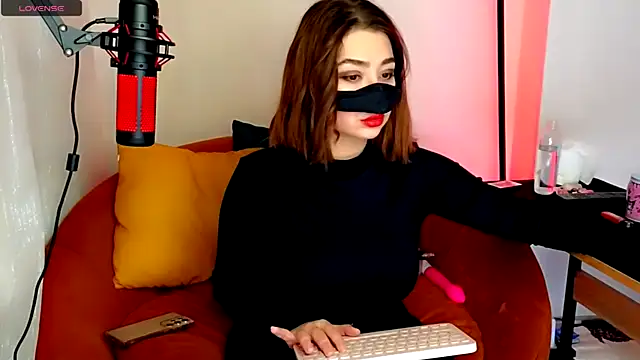  L0VE ME online show from January 12, 7:53 pm