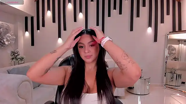 Snapshot of ToriCrossX chatting on February 4, 11:38 am ToriCrossX online show from February 4, 11:38 am