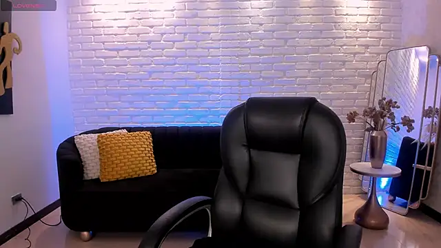 Snapshot of ToriCrossX chatting on March 6, 1:03 pm ToriCrossX online show from March 6, 1:03 pm