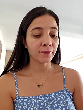 Snapshot of miaeyes chatting on December 6, 3:22 pm miaeyes online show from December 6, 3:22 pm