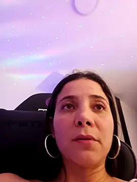 Snapshot of miaeyes chatting on January 19, 1:53 am miaeyes online show from January 19, 1:53 am