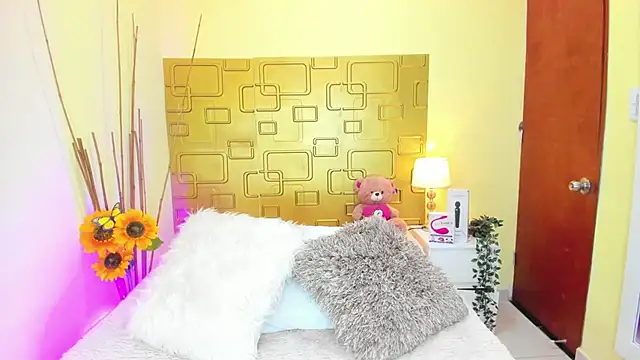 Julia Haye online show from December 7, 1:47 am