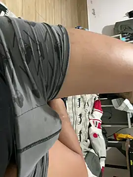 Snapshot of elvis0966 chatting on December 21, 2:04 pm elvis0966 online show from December 21, 2:04 pm