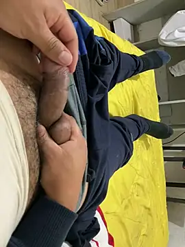 Snapshot of elvis0966 chatting on March 17, 3:36 am elvis0966 online show from March 17, 3:36 am