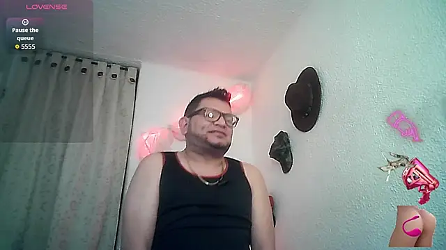 Snapshot of SexDiffrent chatting on September 13, 9:03 pm SexDiffrent online show from September 13, 9:03 pm