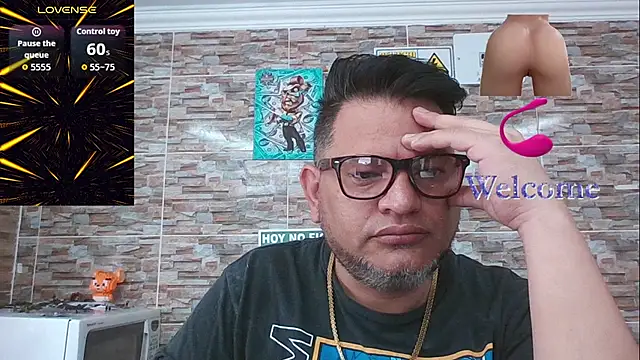 Snapshot of SexDiffrent chatting on October 27, 3:38 pm SexDiffrent online show from October 27, 3:38 pm