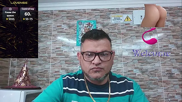 Snapshot of SexDiffrent chatting on October 31, 6:42 pm SexDiffrent online show from October 31, 6:42 pm