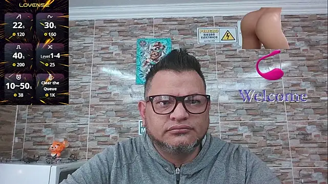 Snapshot of SexDiffrent chatting on November 5, 9:15 pm SexDiffrent online show from November 5, 9:15 pm