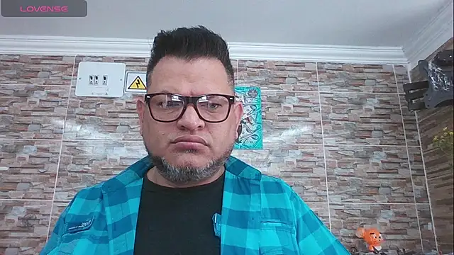 Snapshot of SexDiffrent chatting on November 14, 3:55 pm SexDiffrent online show from November 14, 3:55 pm