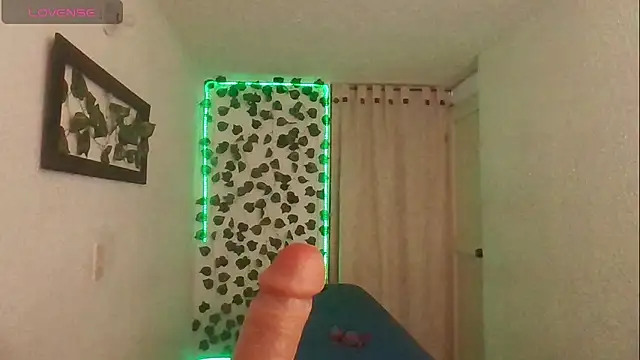 Snapshot of SexDiffrent chatting on November 26, 4:30 pm SexDiffrent online show from November 26, 4:30 pm