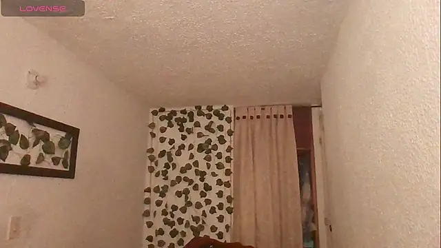 Snapshot of SexDiffrent chatting on November 28, 3:36 pm SexDiffrent online show from November 28, 3:36 pm