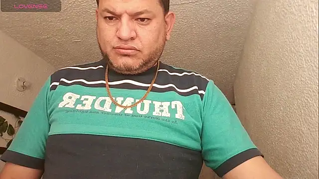 Snapshot of SexDiffrent chatting on December 15, 2:43 pm SexDiffrent online show from December 15, 2:43 pm