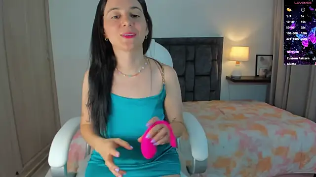 Snapshot of lucia_s1 chatting on February 19, 11:06 am lucia s1 online show from February 19, 11:06 am