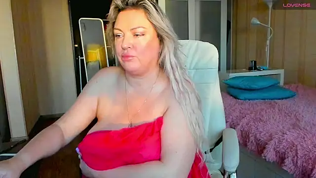 Snapshot of PamHardFuck chatting on December 14, 11:48 am PamHardFuck online show from December 14, 11:48 am