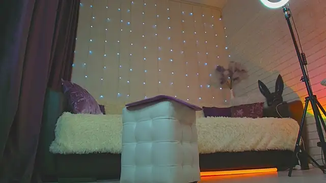 pepper cat  online show from February 1, 6:43 am