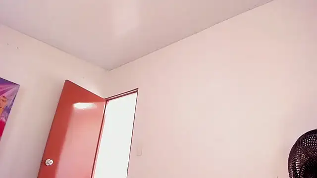 xLatinahotx online show from December 19, 2:57 pm