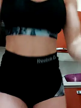 Snapshot of clara-francaise chatting on February 20, 7:30 pm clara-francaise online show from February 20, 7:30 pm