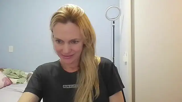 Annylove1 online show from April 23, 12:29 pm