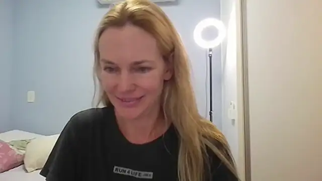 Annylove1 online show from April 27, 12:36 pm