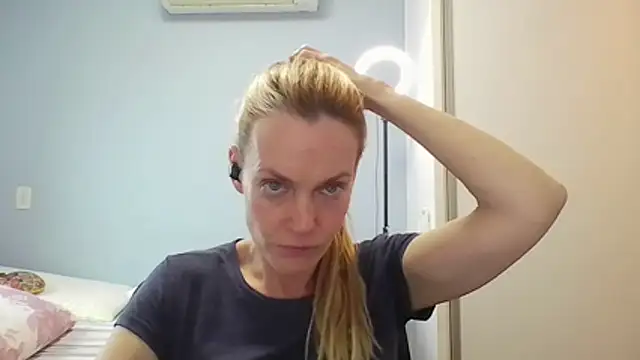 Annylove1 online show from April 29, 7:42 pm