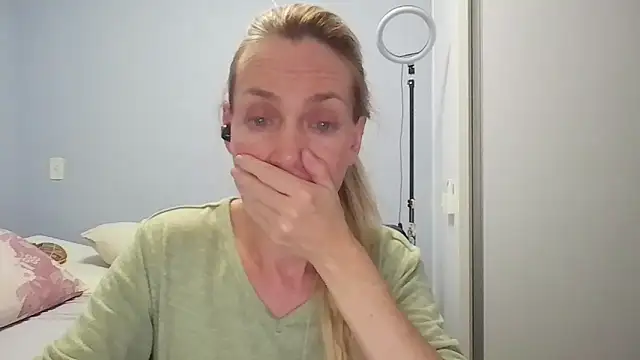 Annylove1 online show from May 2, 12:26 am