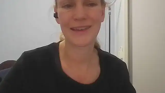 Annylove1 online show from May 27, 12:40 am