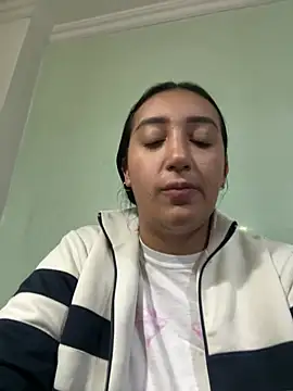 Snapshot of Hannahoff chatting on February 1, 4:14 am Hannahoff online show from February 1, 4:14 am