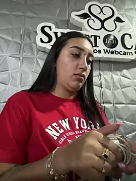 Snapshot of Hannahoff chatting on February 17, 9:19 pm Hannahoff online show from February 17, 9:19 pm