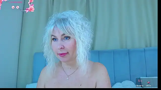 Snapshot of Barbie_Blond_ chatting on November 4, 7:18 am Barbie Blond online show from November 4, 7:18 am