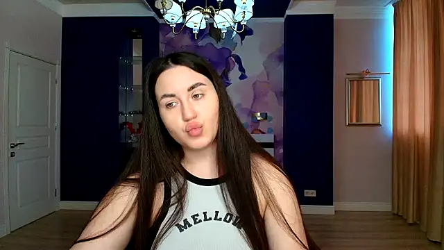 Roxie Bradley online show from February 10, 6:53 am