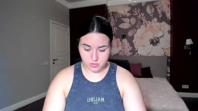 Roxie Bradley online show from September 10, 5:51 am