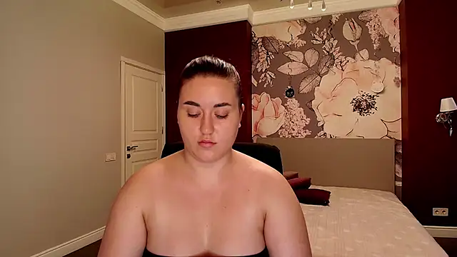 Roxie Bradley online show from October 3, 5:48 am