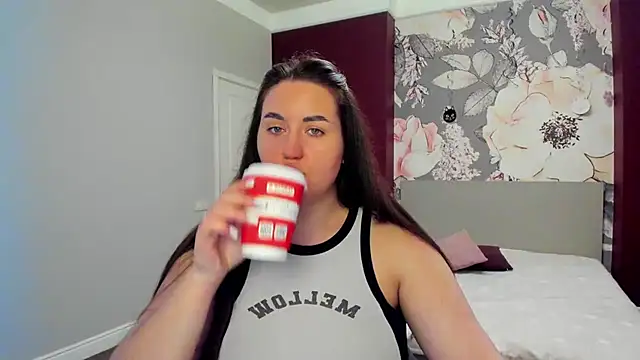 Roxie Bradley online show from October 20, 5:52 am