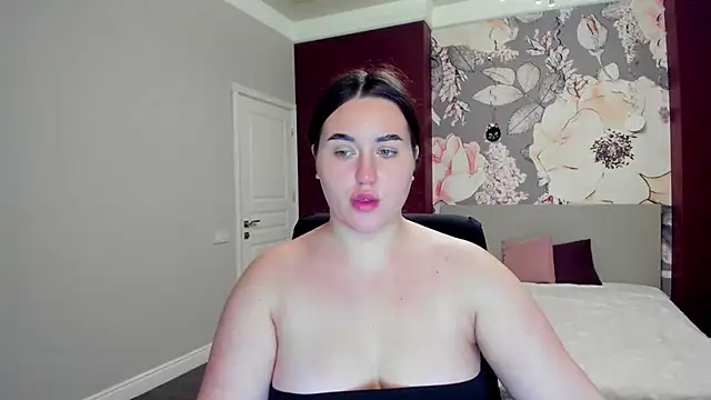 Roxie Bradley online show from November 8, 7:08 am