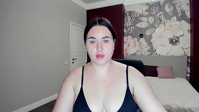 Roxie Bradley online show from November 25, 6:46 am