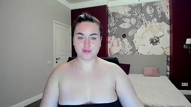 Roxie Bradley online show from November 28, 7:00 am