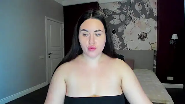 Roxie Bradley online show from December 23, 6:33 am