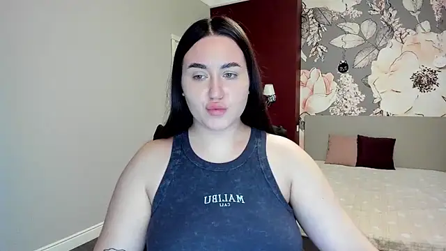 Roxie Bradley online show from February 4, 6:41 am