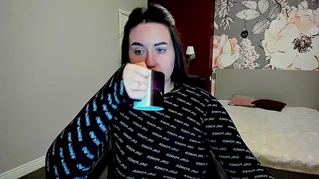 Roxie Bradley online show from February 5, 6:40 am