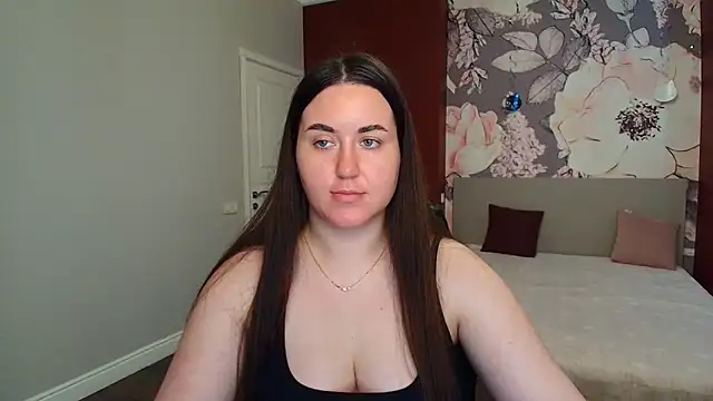 Roxie Bradley online show from June 5, 6:52 am