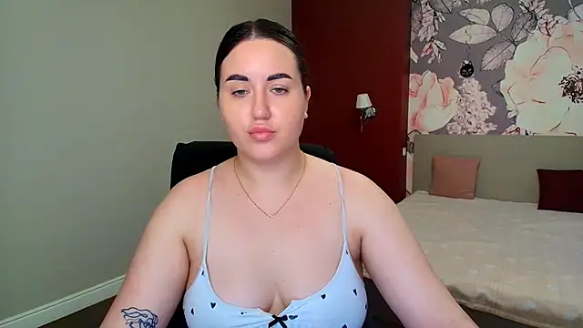 Roxie Bradley online show from June 10, 5:39 am