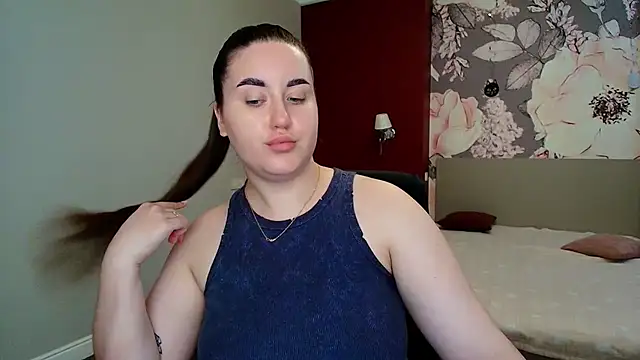 Roxie Bradley online show from June 17, 6:49 am