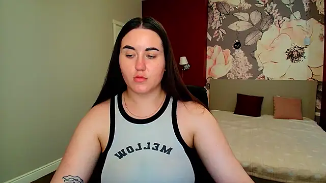 Roxie Bradley online show from June 18, 9:14 am