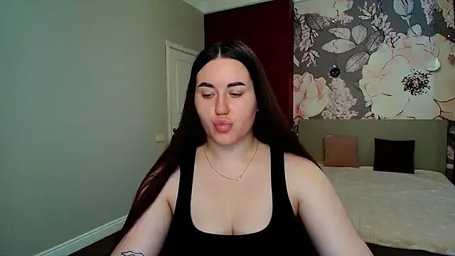 Roxie Bradley online show from June 24, 5:39 am