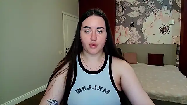 Roxie Bradley online show from June 25, 5:45 am