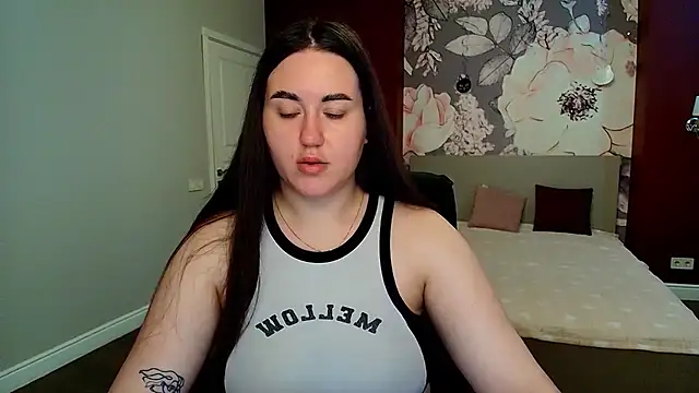 Roxie Bradley online show from June 27, 5:34 am