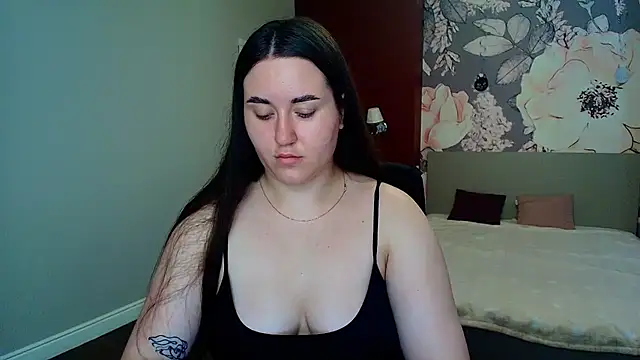 Roxie Bradley online show from June 30, 5:30 am