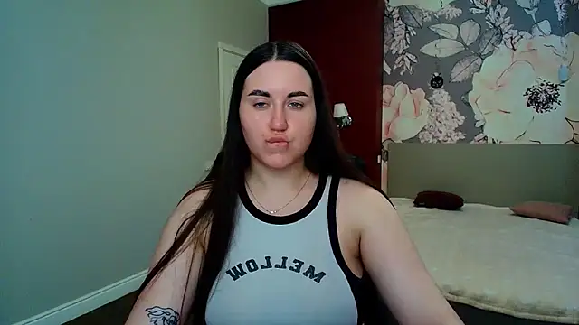 Roxie Bradley online show from July 1, 5:42 am